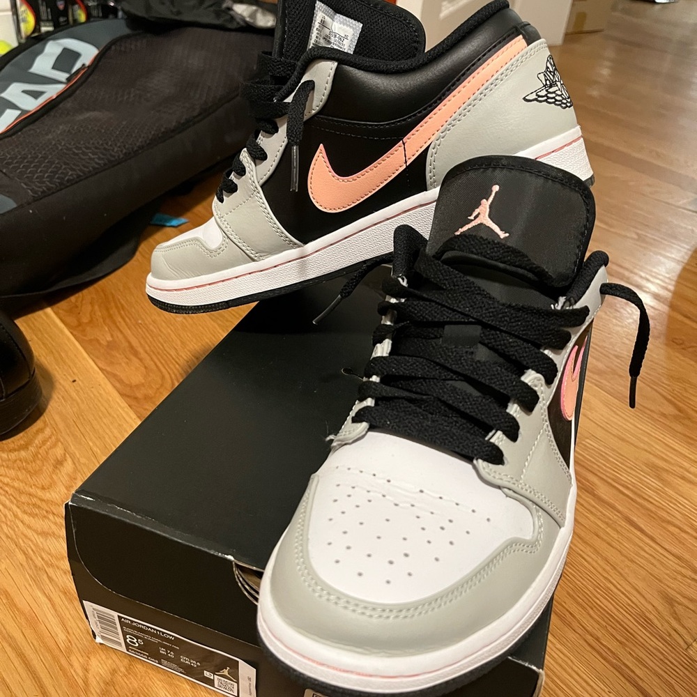 Nike Air Jordan 1 Low Bleached coral men’s size 8.5
